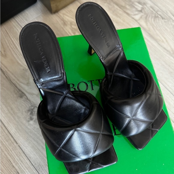 Bottega Veneta Black Quilted Sandals - Picture 2 of 8